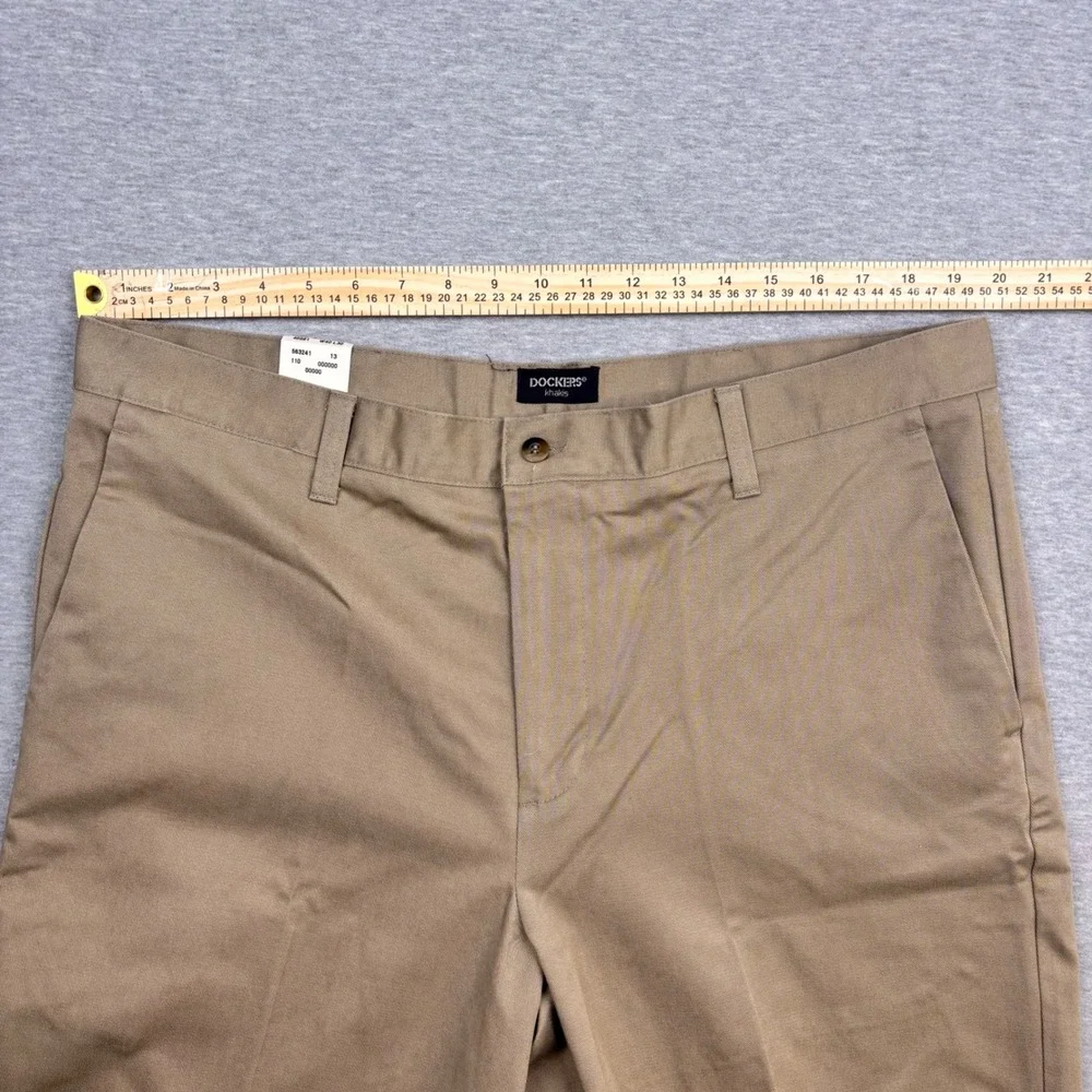 Dockers Relaxed Khakis Mens 40x30 Tan No Wrinkle Twill Flat Front 405818175 NWT